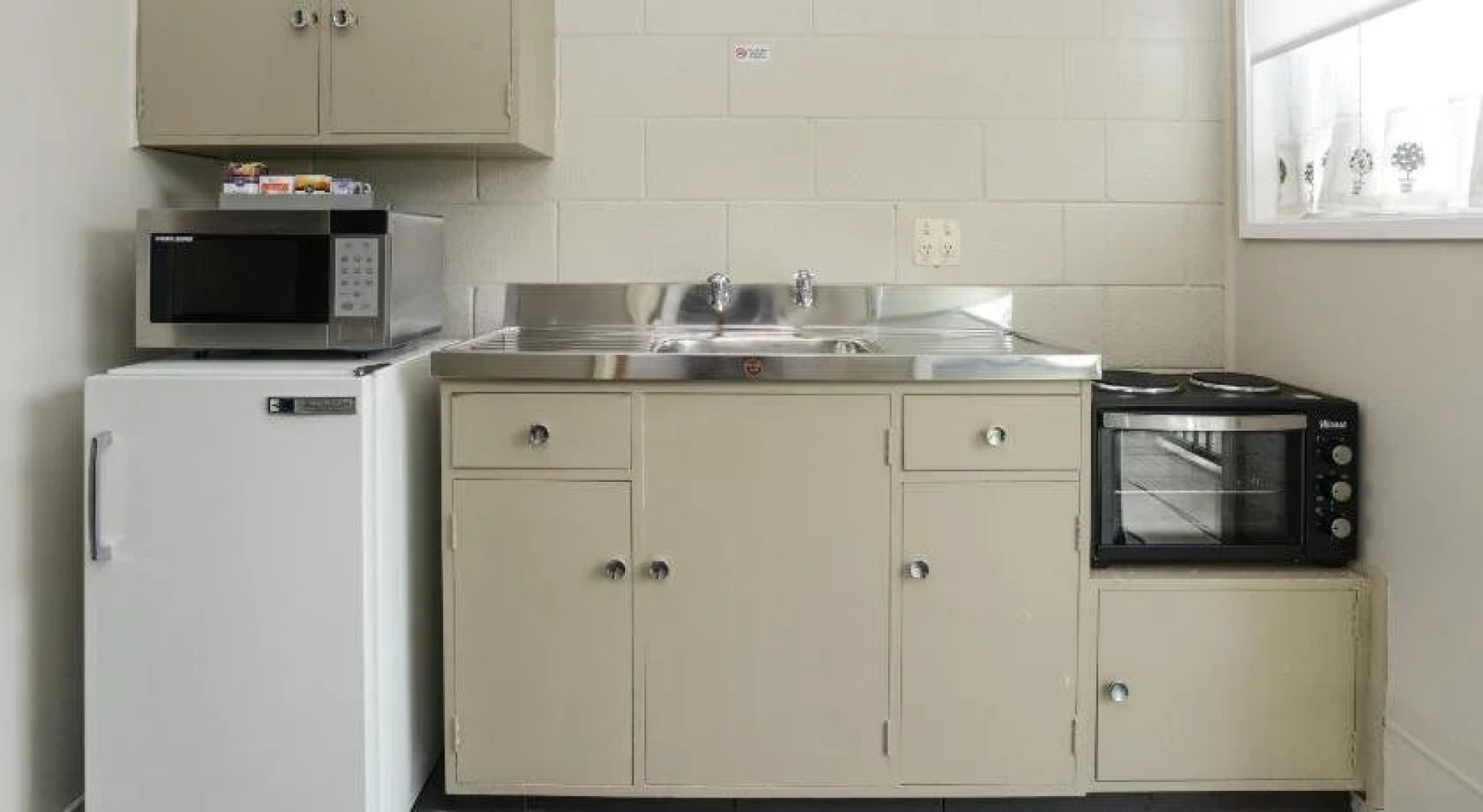 The Magpie-Hawkesbay Motel