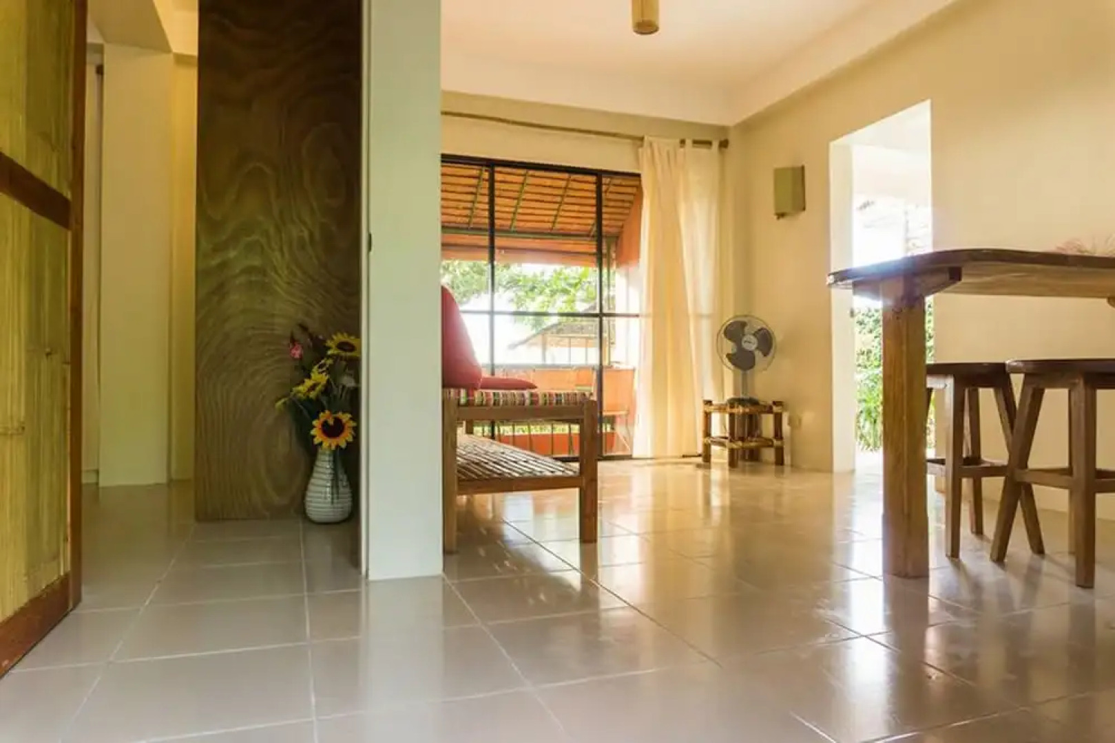 Oceanview Guest House by HangOut Beach & Resort