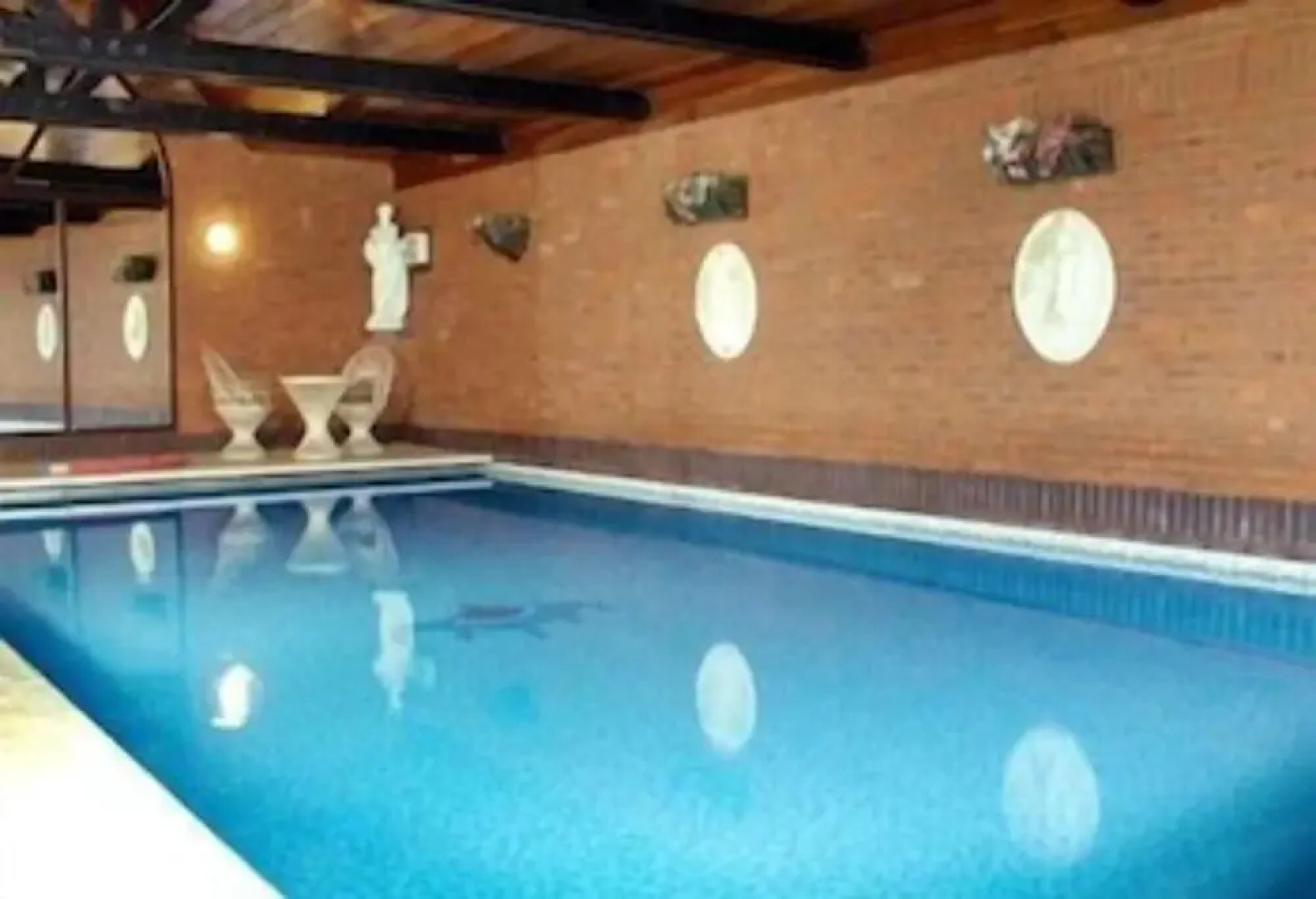 Crown & Cushion Hotel