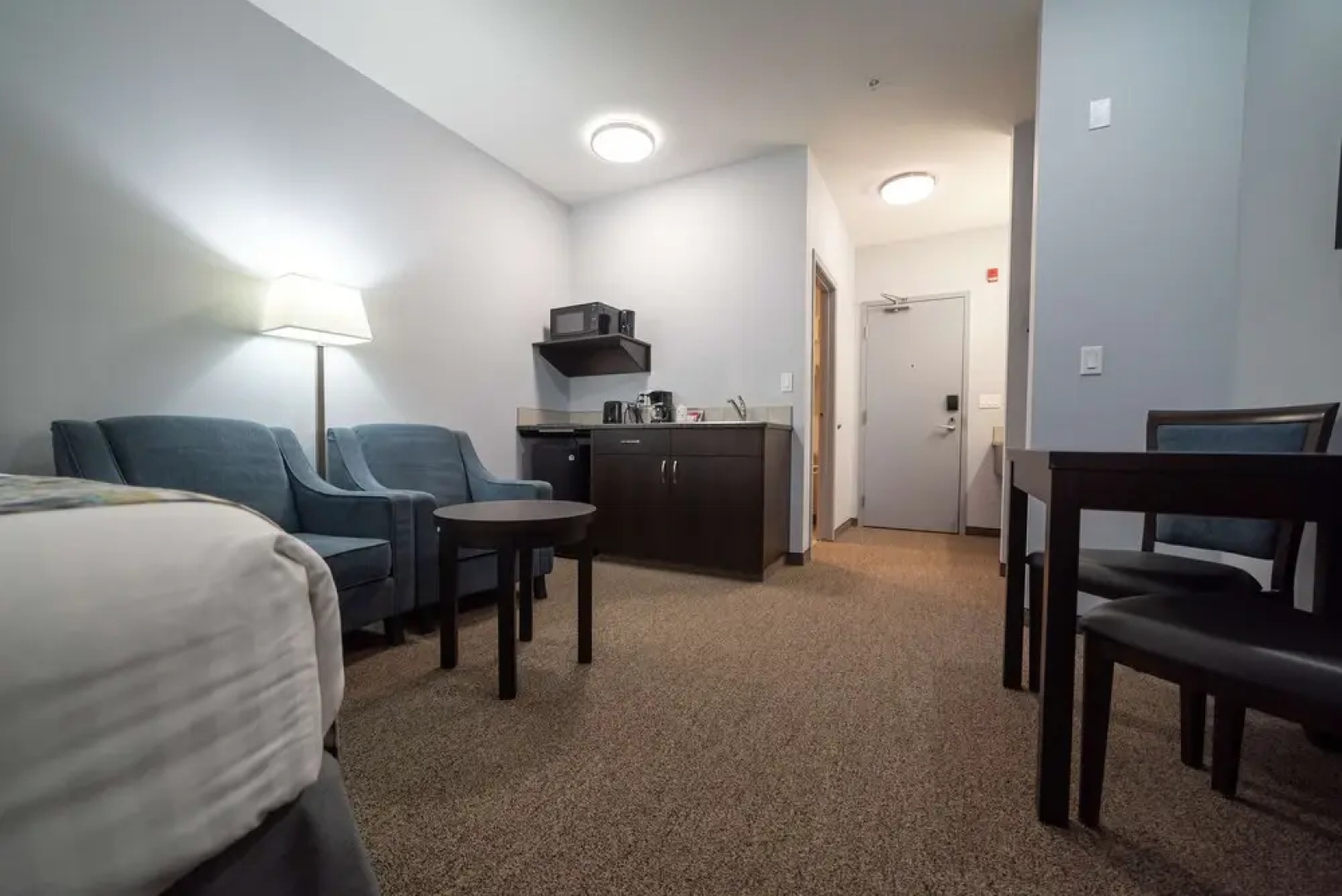 R & R Lakeview in Hardisty