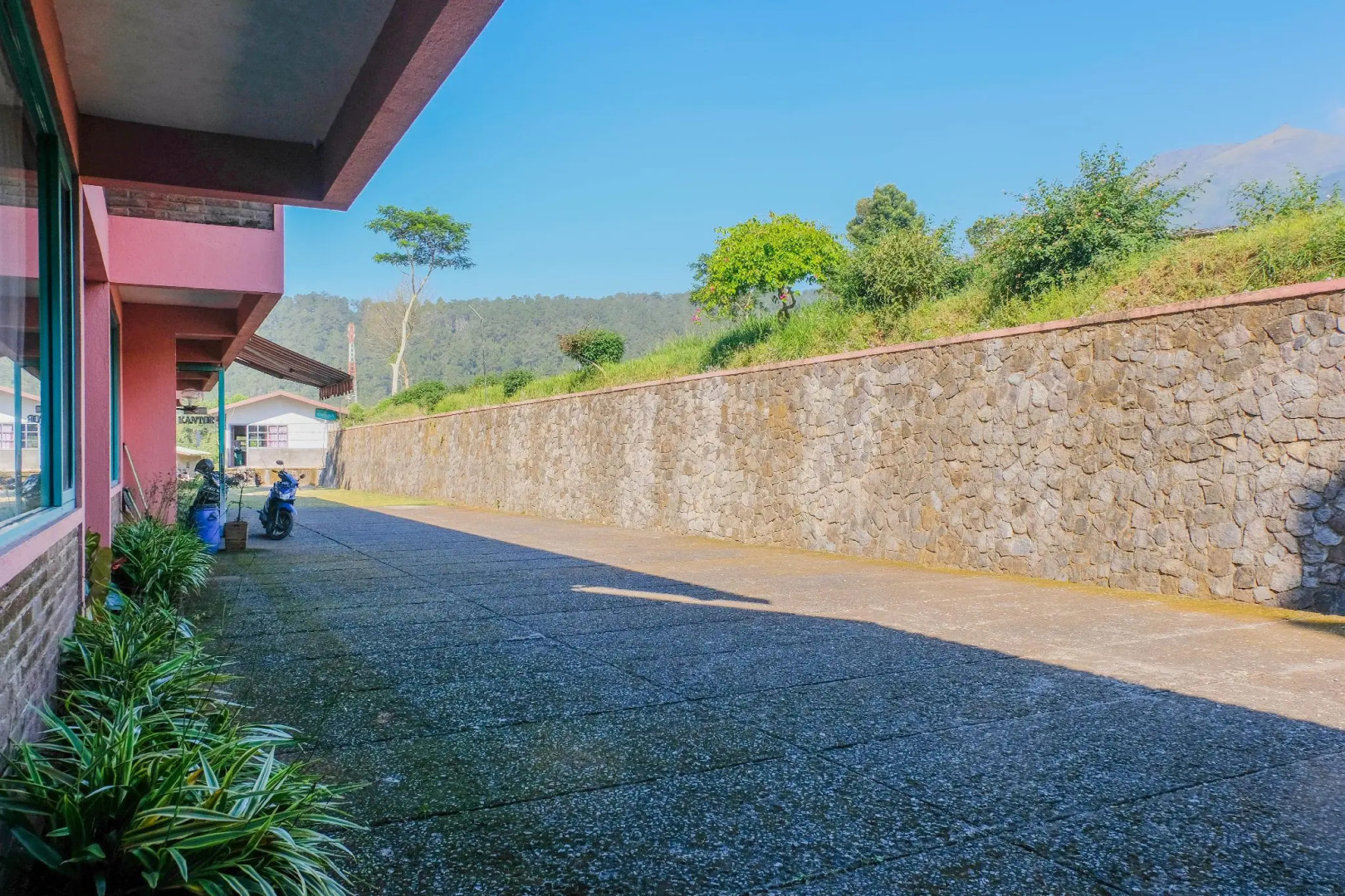 RedDoorz Syariah near Kopeng Treetop  Adventure