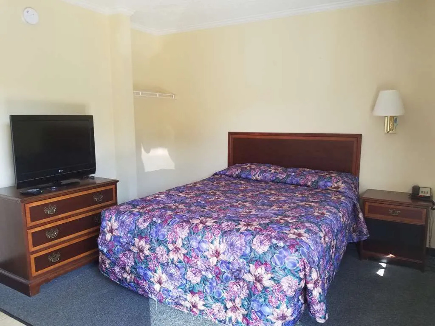 Budgetel Inn & Suites