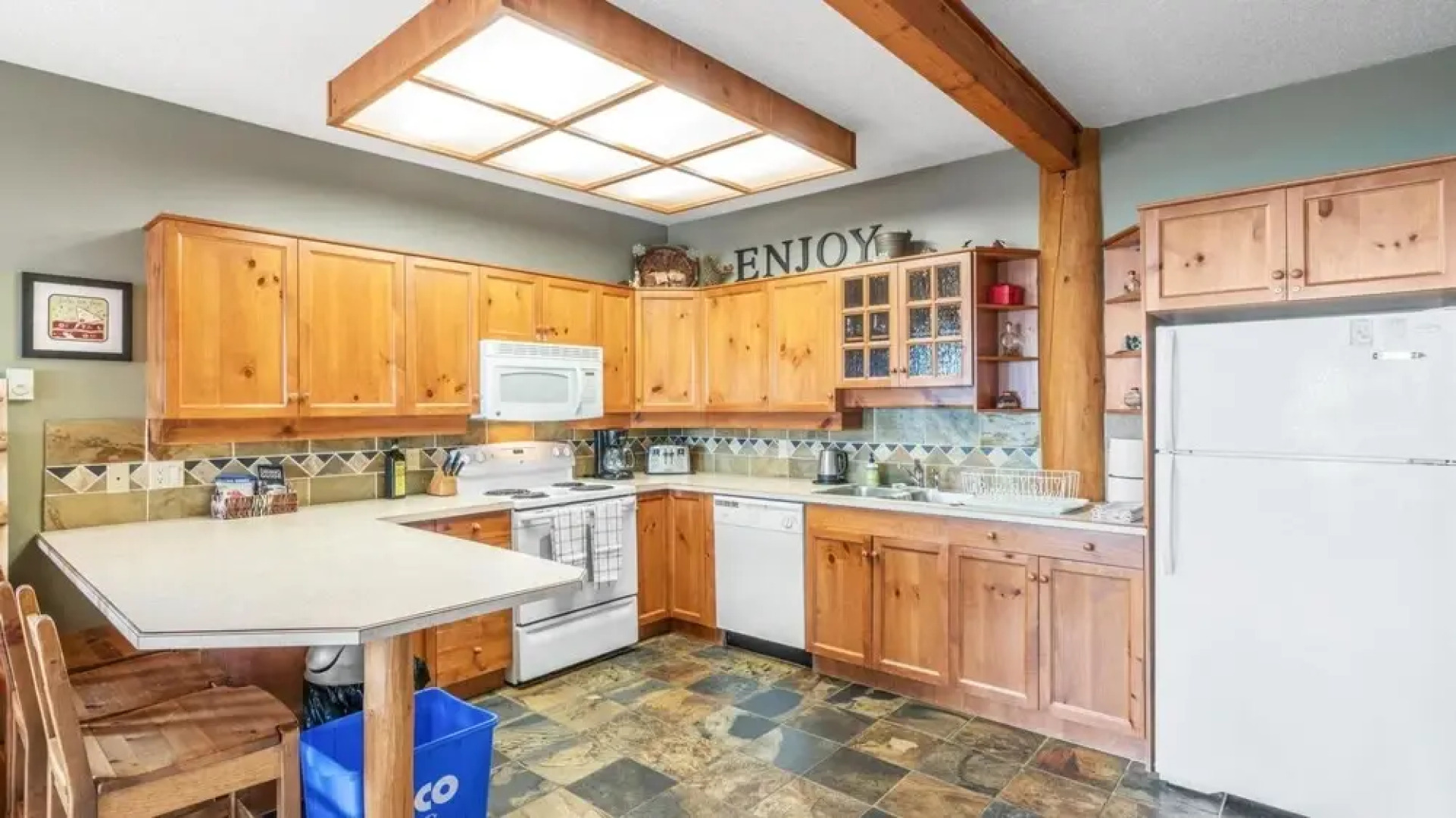 Cozy Nook - Cozy and Rustic with Private Hot Tub and a Nice View