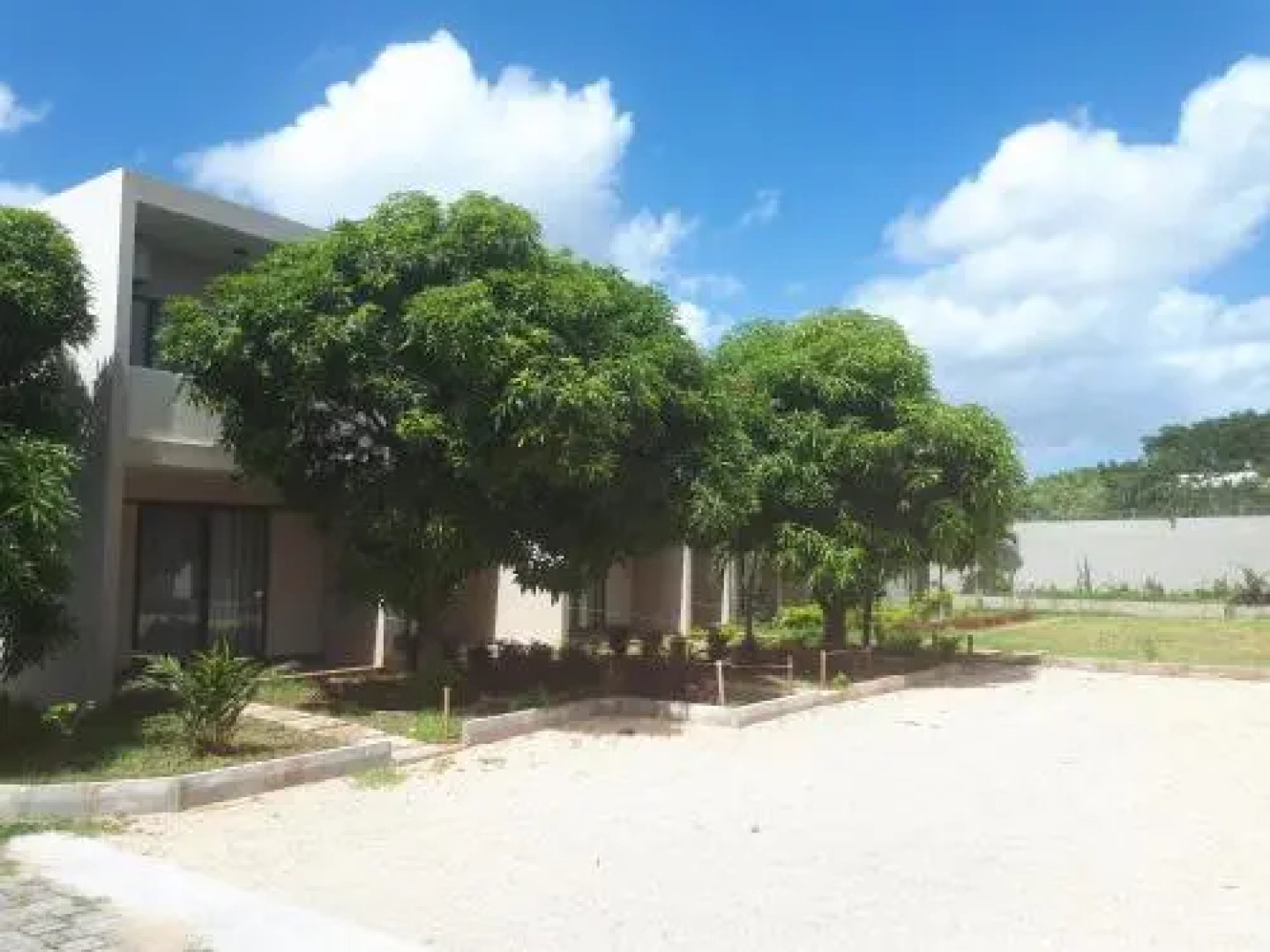 Riva Bella Courtyard