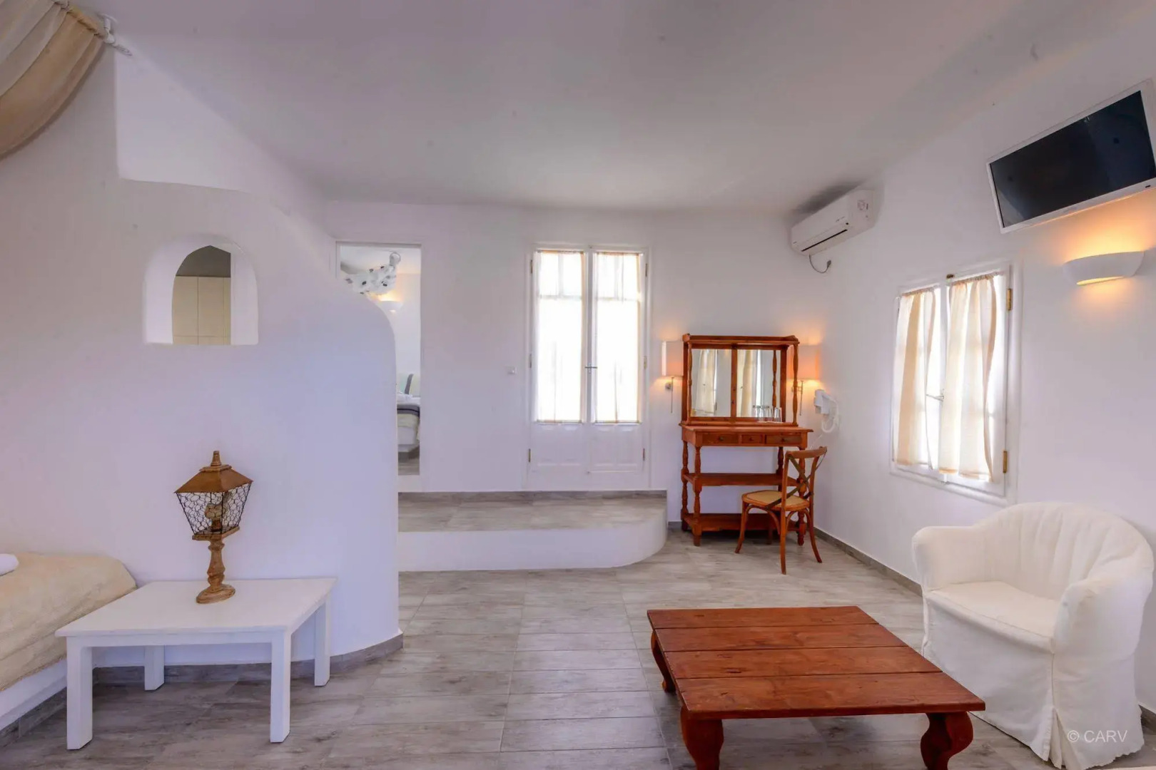 Aspalathras White Hotel