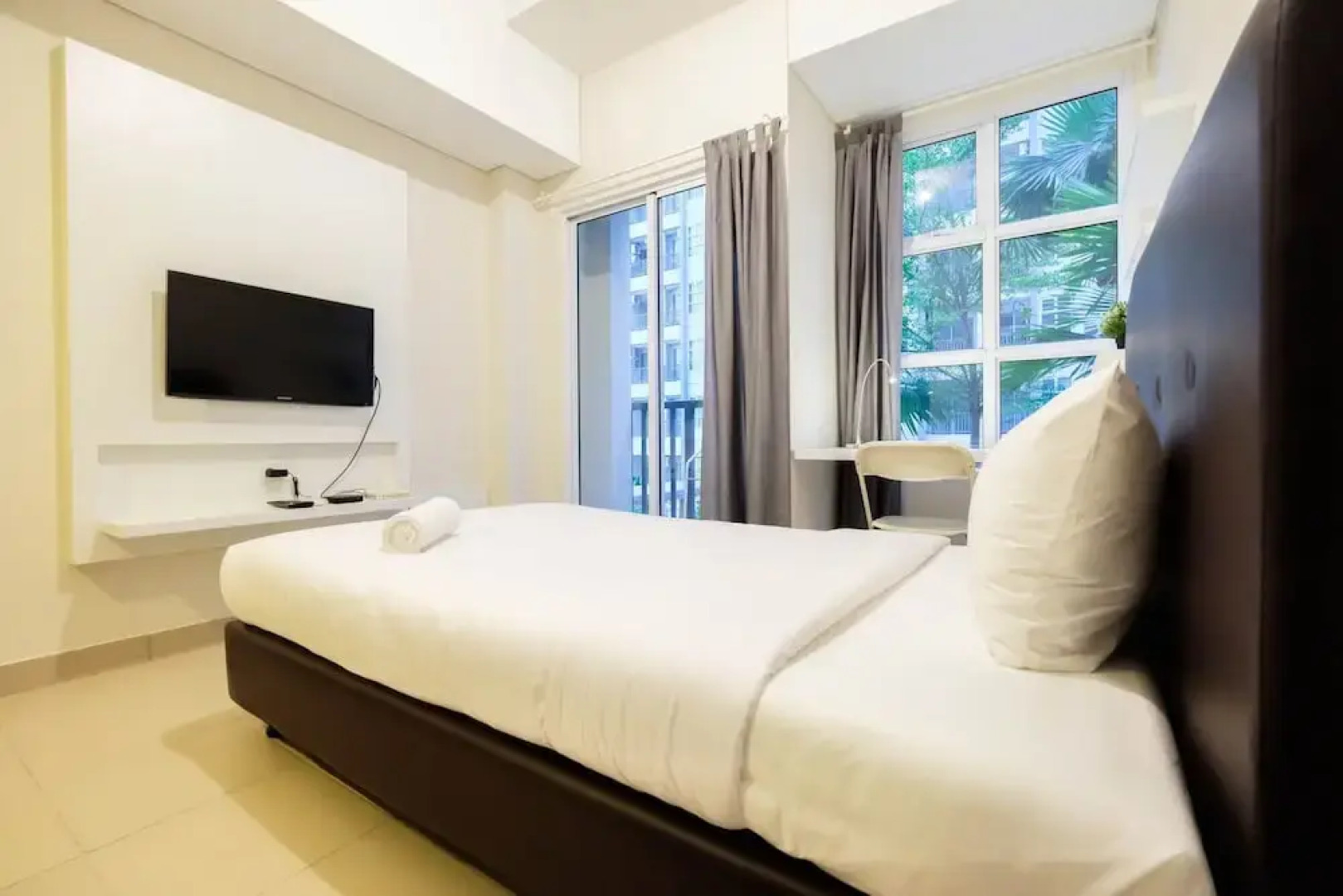 Simply Studio Saveria Apartment near ICE BSD