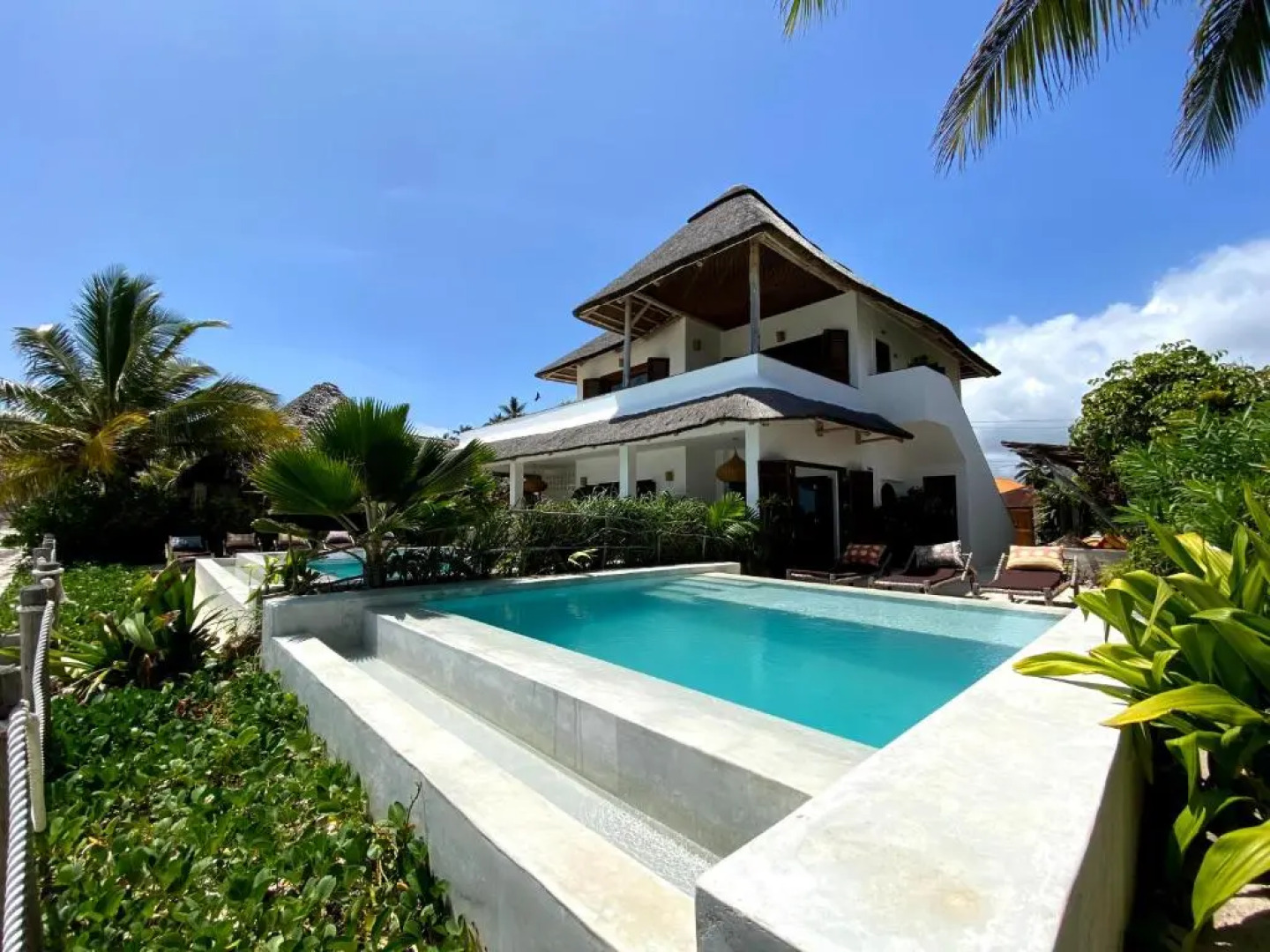 Joya' Beach Suites & Villa