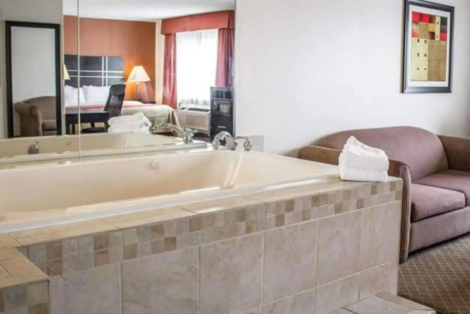 Howard Johnson by Wyndham Columbus State Fairgrounds I-71