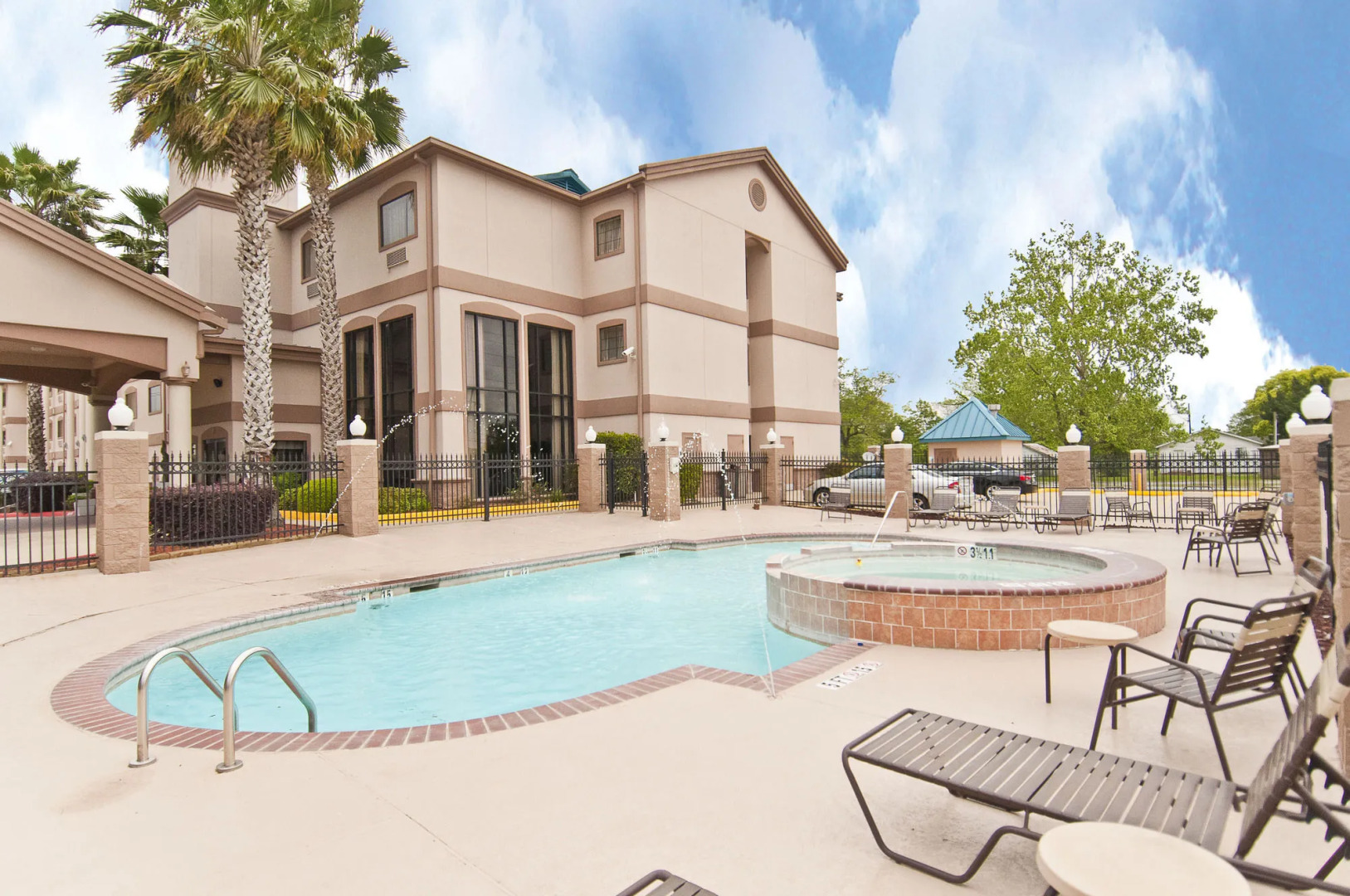 Holiday Inn Express Hotel & Suites Lake Charles by IHG