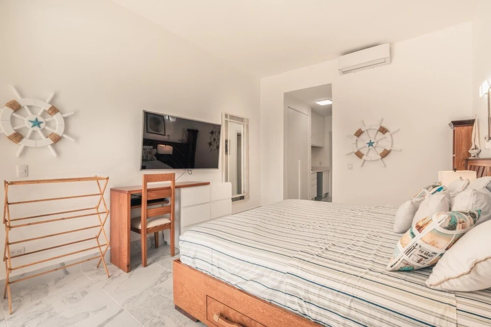 Playa Bonita Nautical Apartment at Lake View