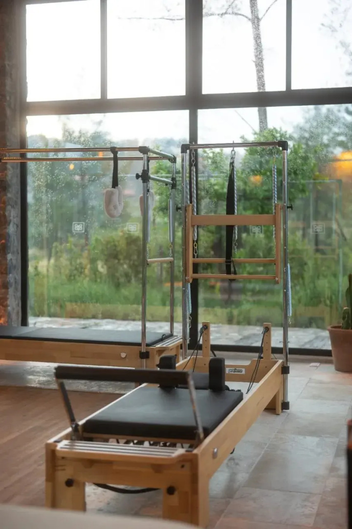 Izz Getaway – Adults Only