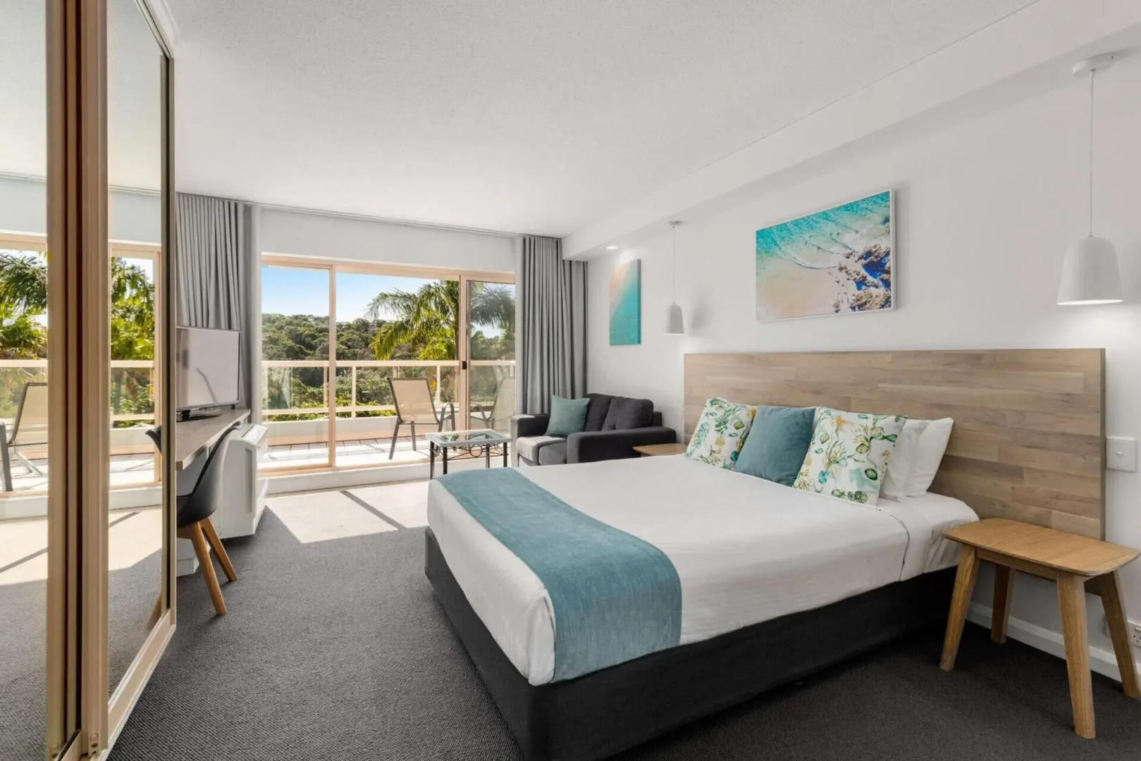 Pacific Bay Resort Suite