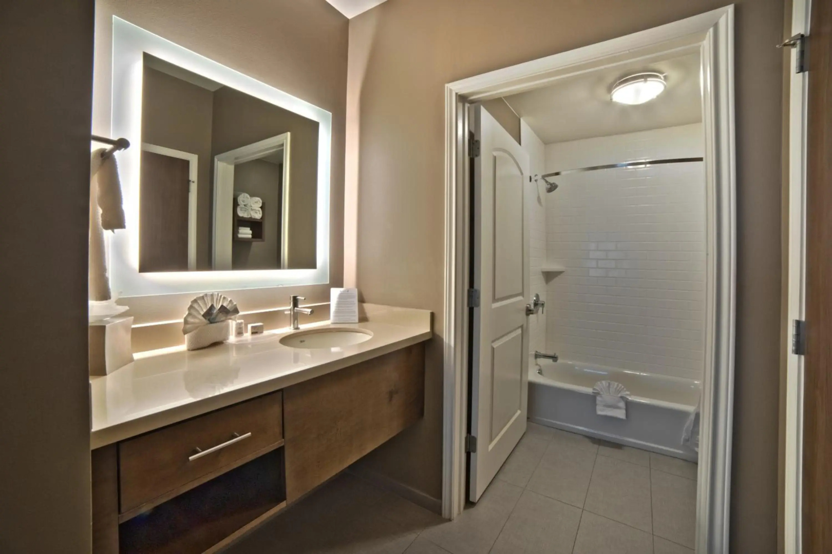 Staybridge Suites Houston - Humble Beltway 8 E by IHG