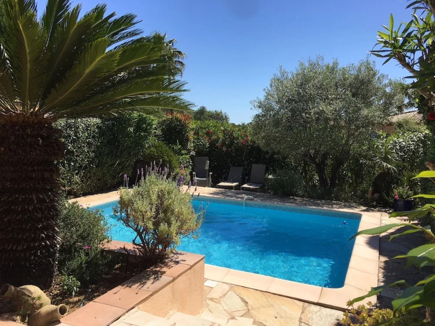 Beautiful Villa With Private Pool, Lovely Terraces, Privacy and Near St. Tropez