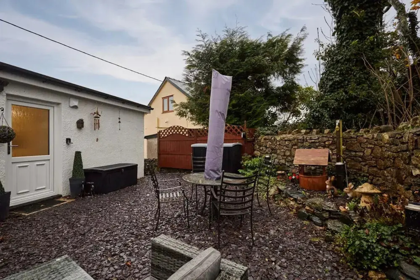 Host Stay Camwy Cottage