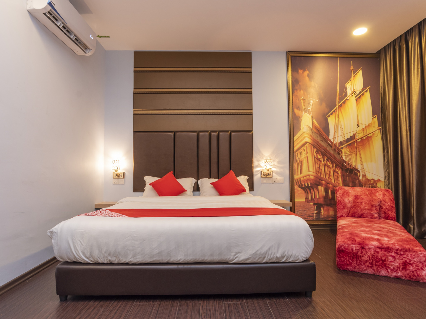 OYO 89423 Zenz Hotel
