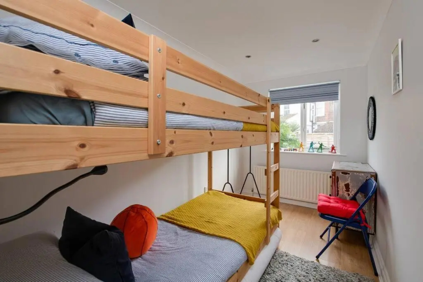 Cosy, nautical 2 bed, 5 mins stroll to Seafront