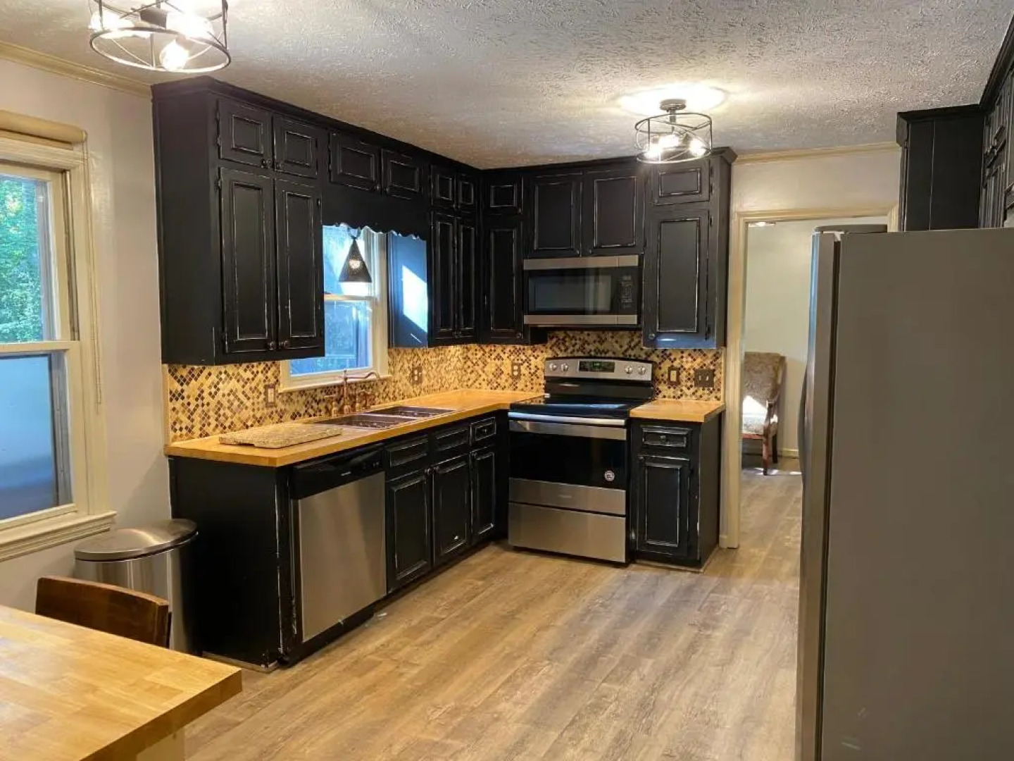 Downtown Family Retreat - 5 Bedrooms, 3 Minutes to Dahlonega, Pool, Hot Tub, Game Rooms