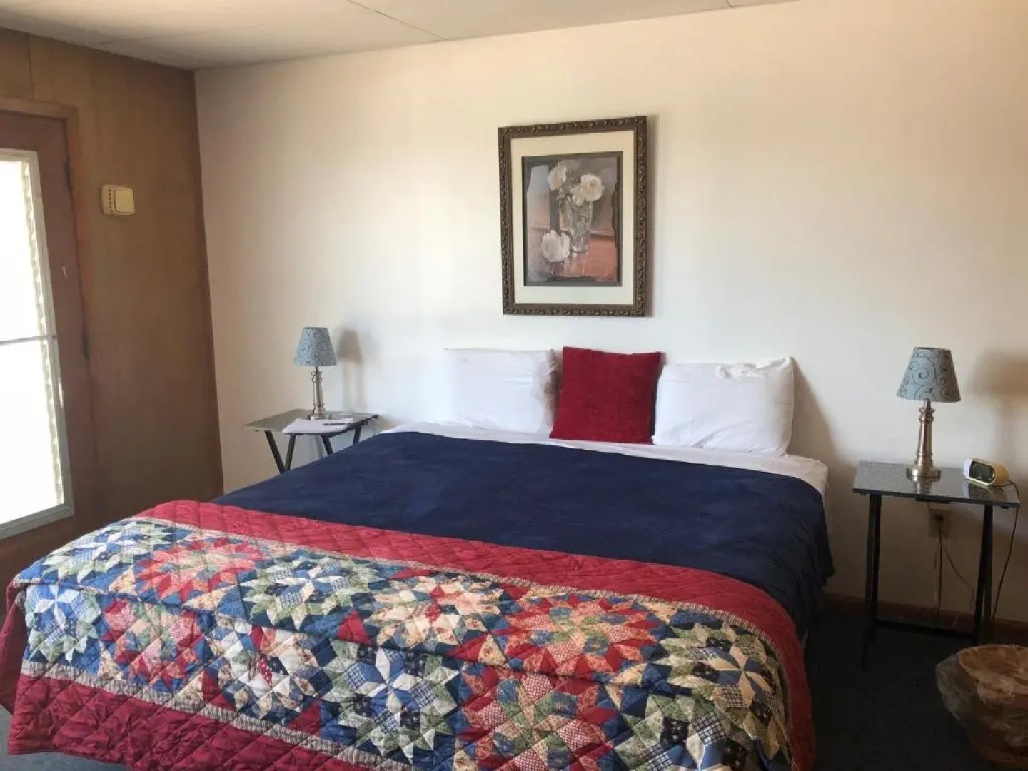 Showboat Motel Restaurant & Bar