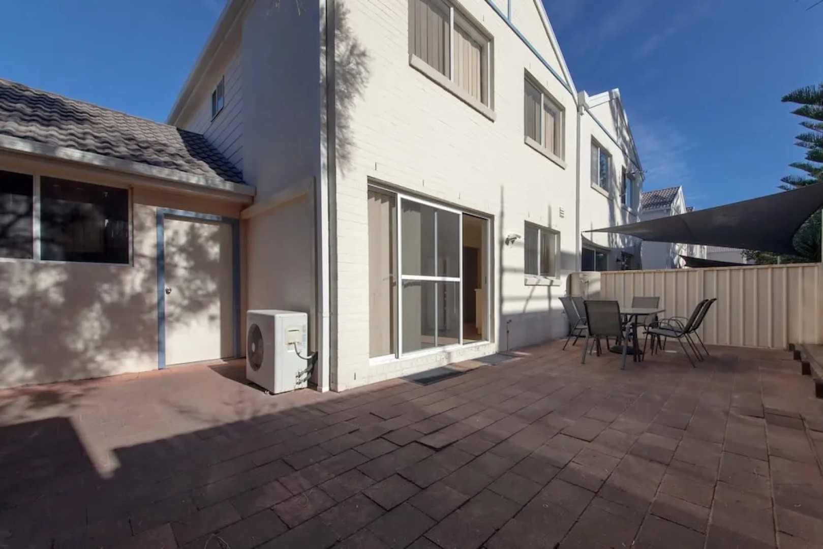 Sandcastles, 2/23 Robinson Street