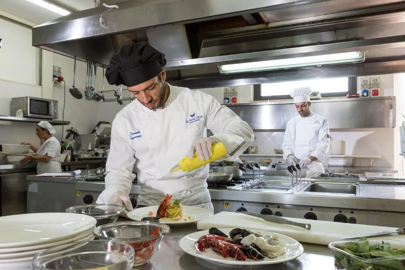 Almaluna Hotel  Resort