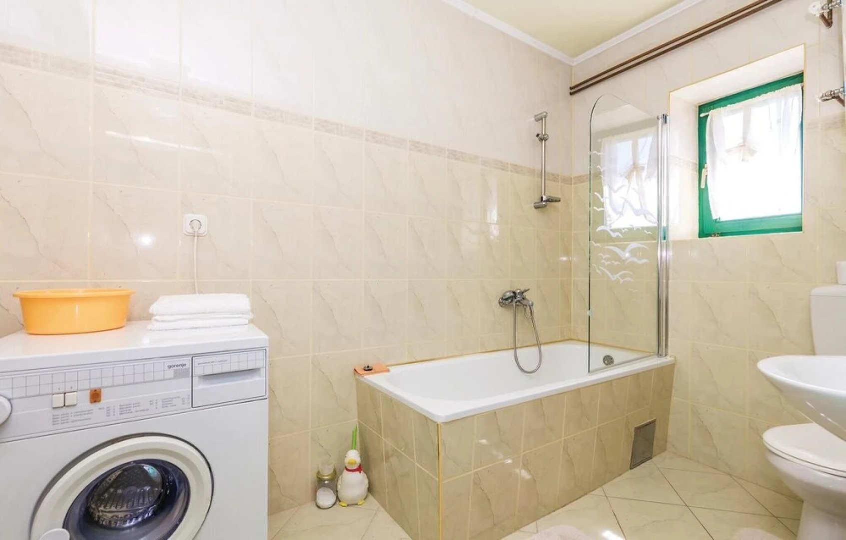 Awesome Home in Otocac with WiFi, 2 Bedrooms & Hot Tub