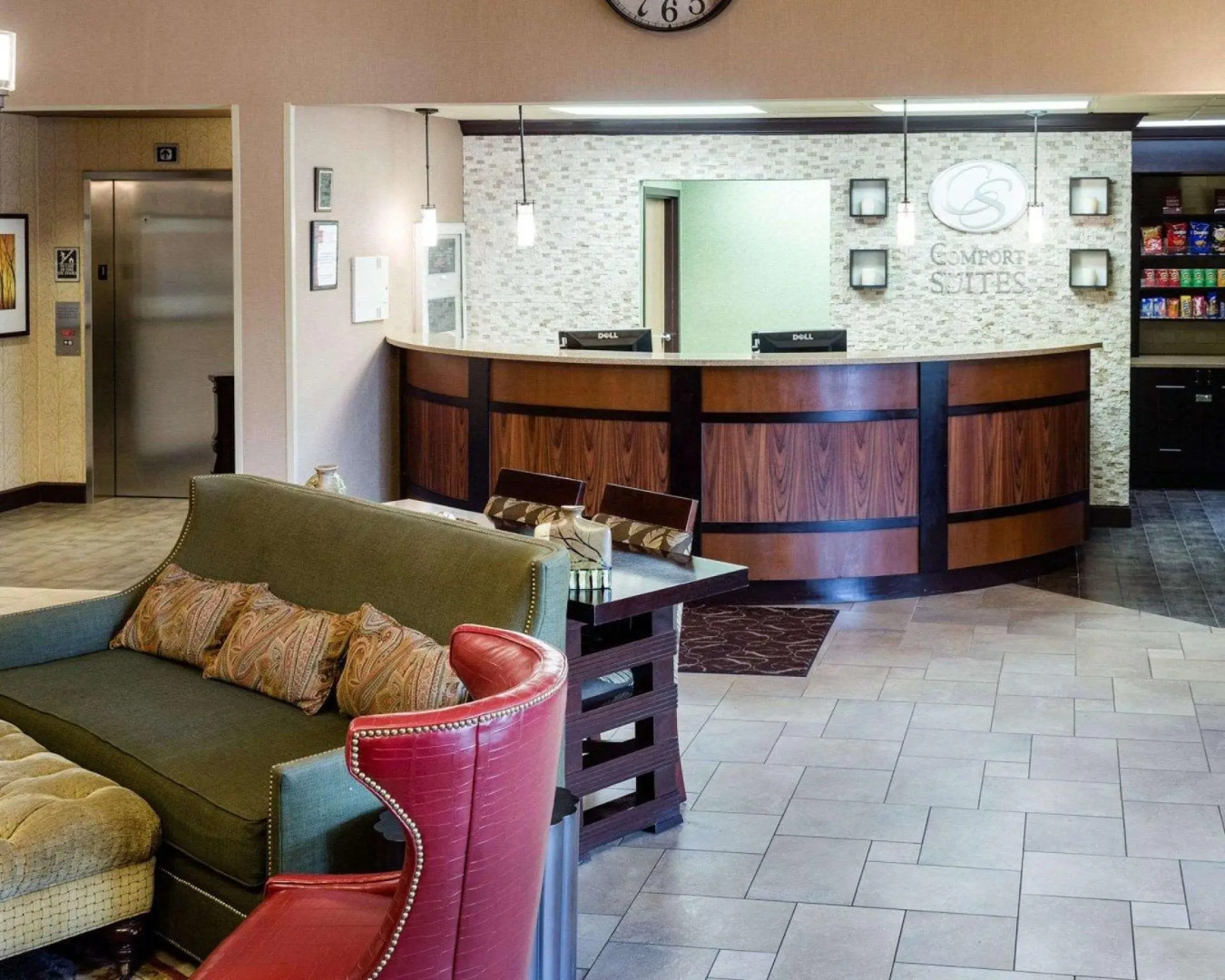 Russell Inn & Suites