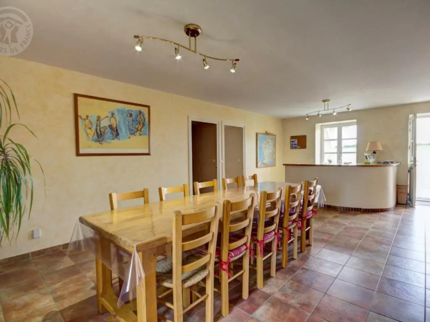 Gîte Chalain-le-Comtal, 5 pièces, 10 personnes - FR-1-496-48