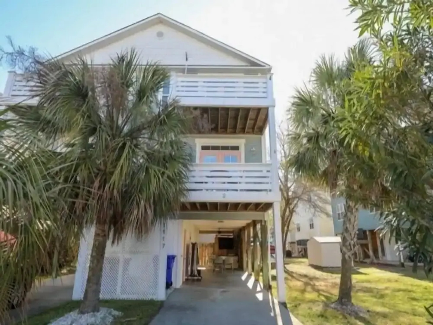 Sandy Bottoms - Relax, Unwind, And Enjoy All The Beach Has To Offer 3 Bedroom Home by Redawning