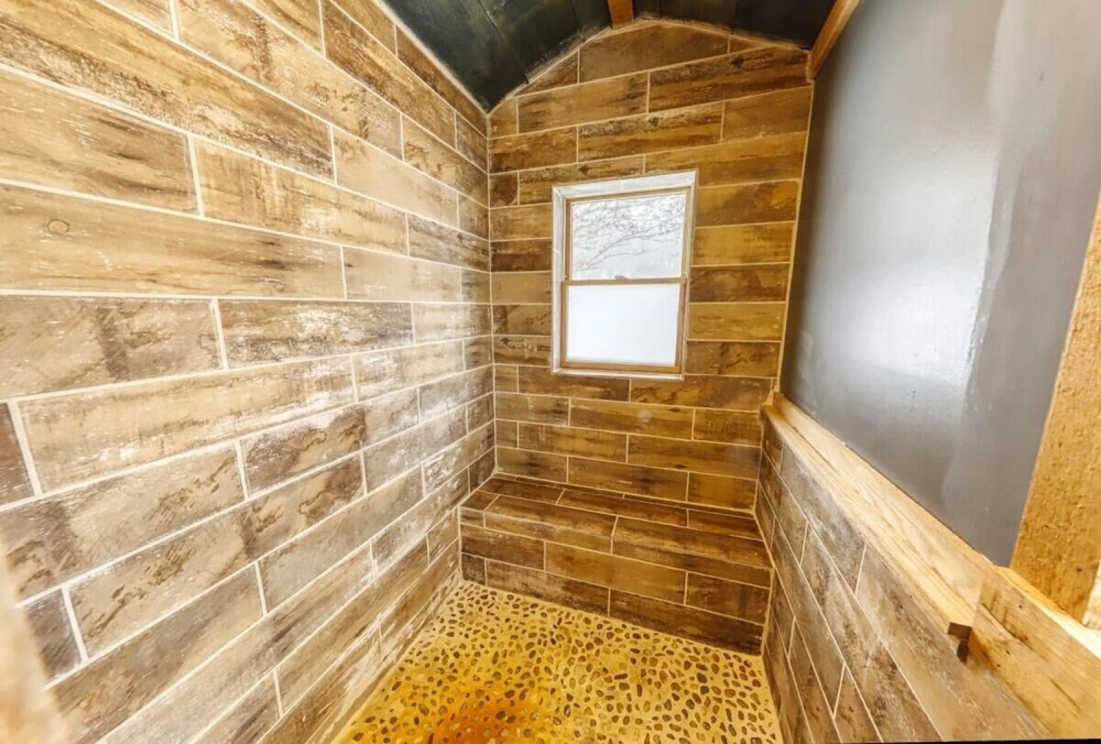 Smokey Valley Lodge 2 Bedroom Home by Redawning