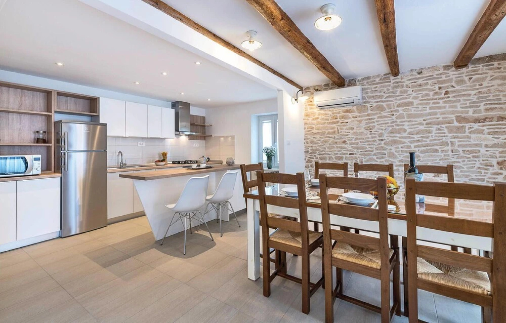 Amazing Home in Manjadvorci With Wifi and 4 Bedrooms