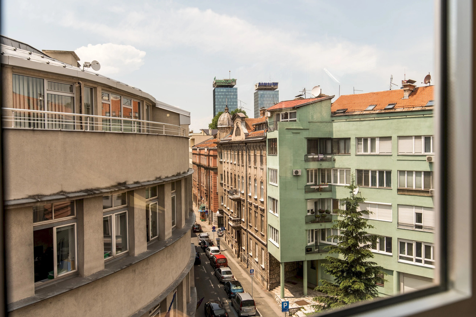 Spacious design loft in beautiful neighborhood