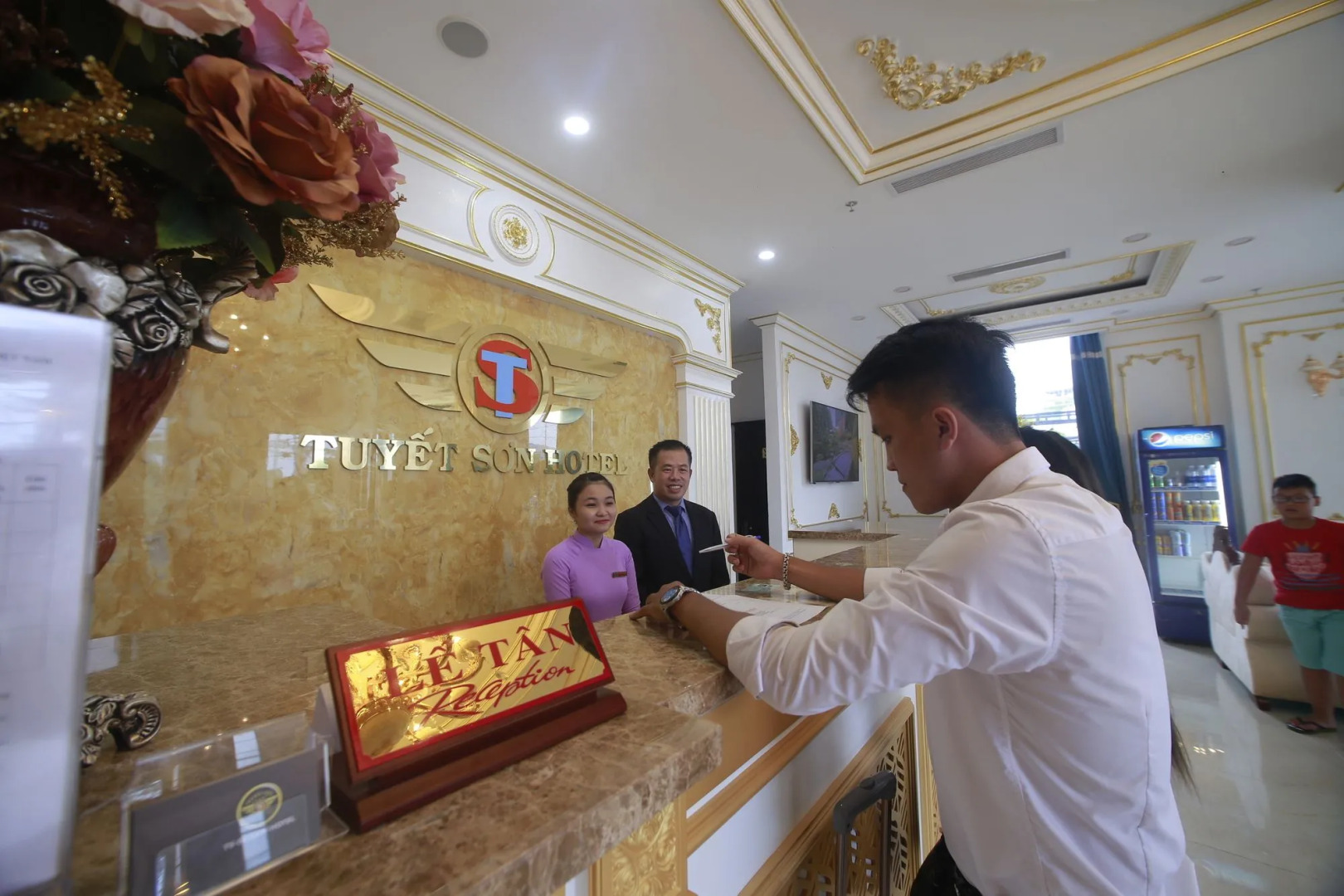 Tuyet Son Hotel