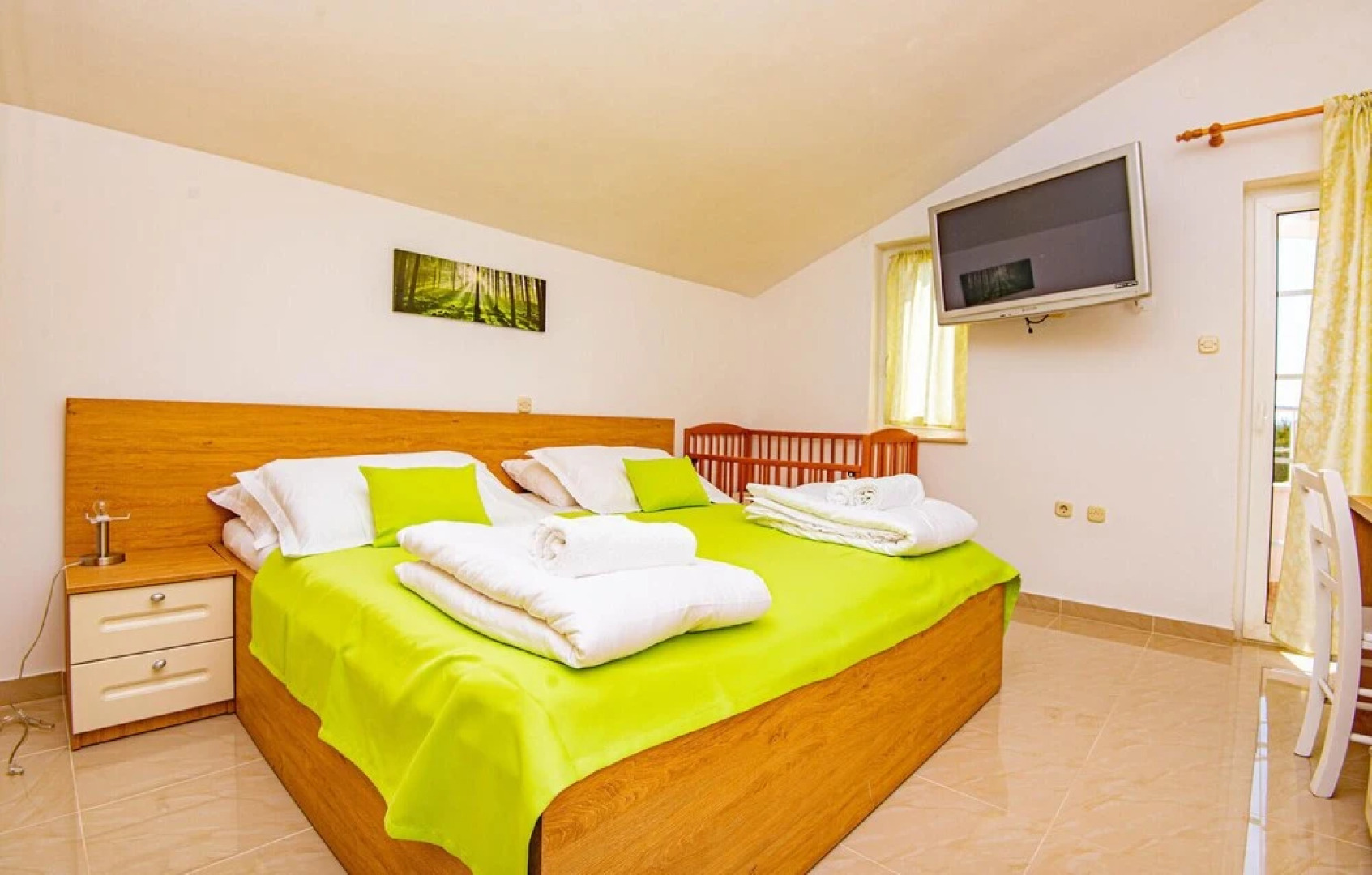 Stunning Home in Brodarica With Jacuzzi, Wifi and 4 Bedrooms