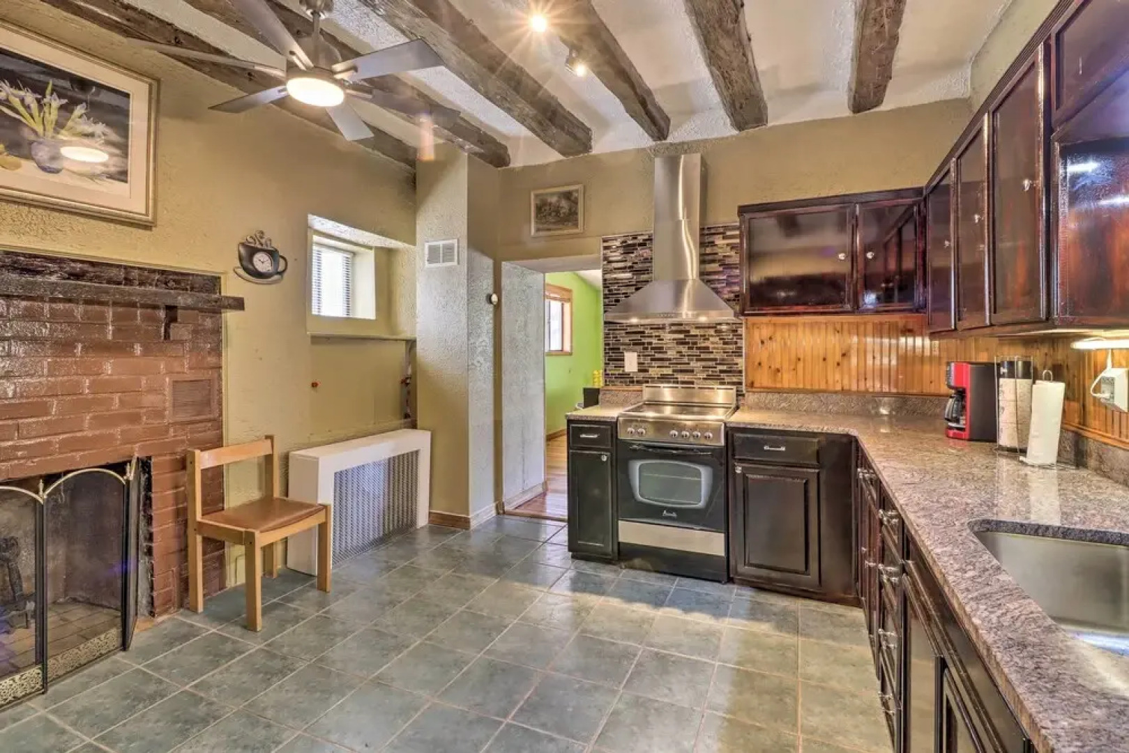 3 Mi to Lake: Spacious Tobyhanna Home & Guest Home