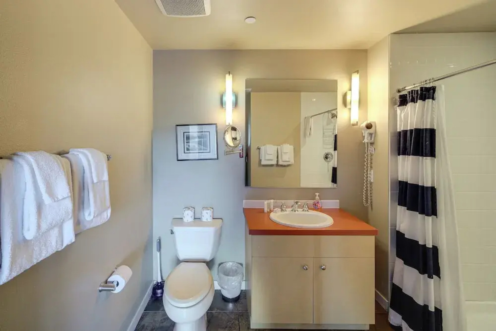 Resort Getaway on Lake Chelan: Pool + Beach Access