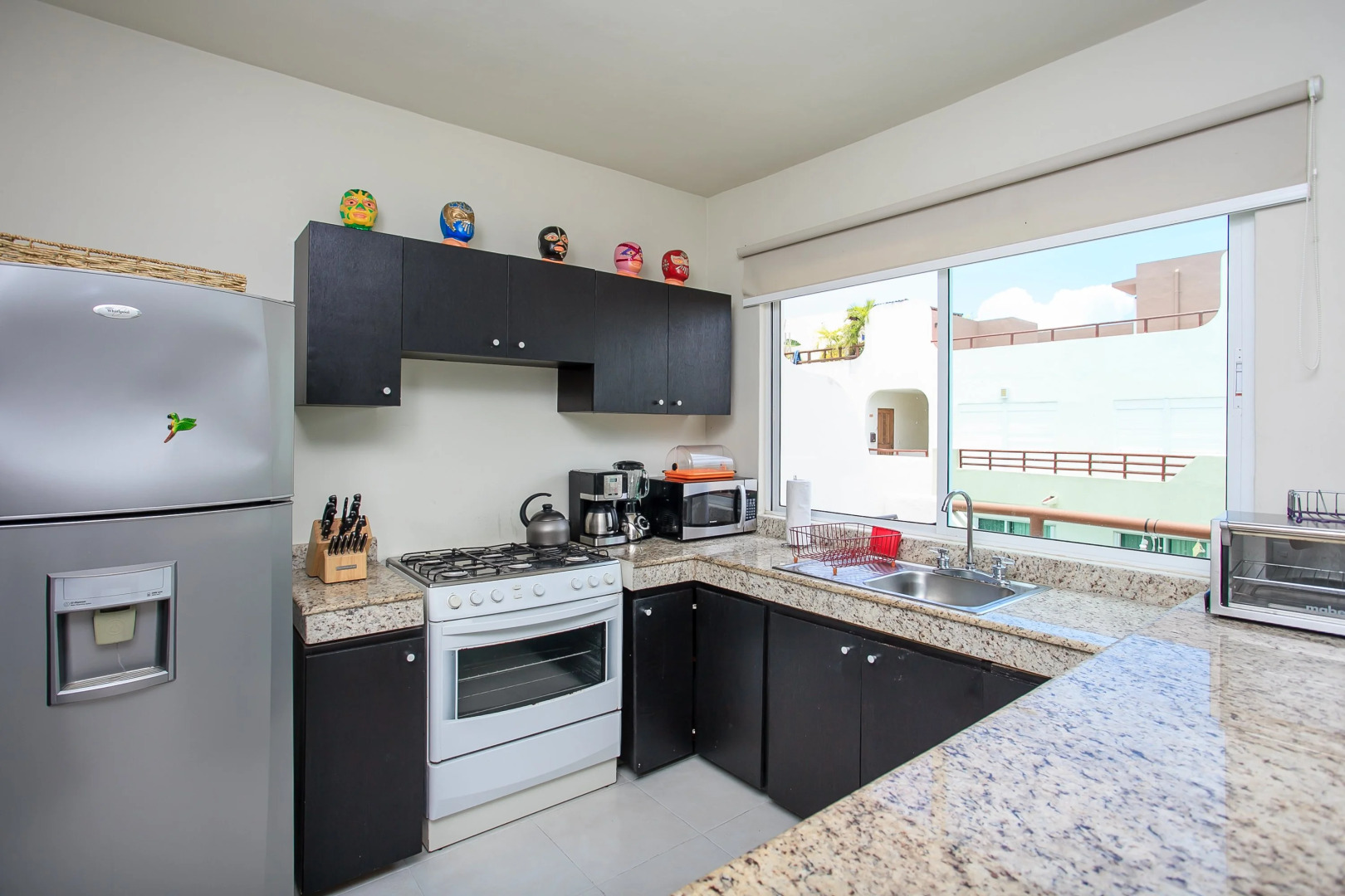 Contemporary Private 2 Br Ph Near Everything