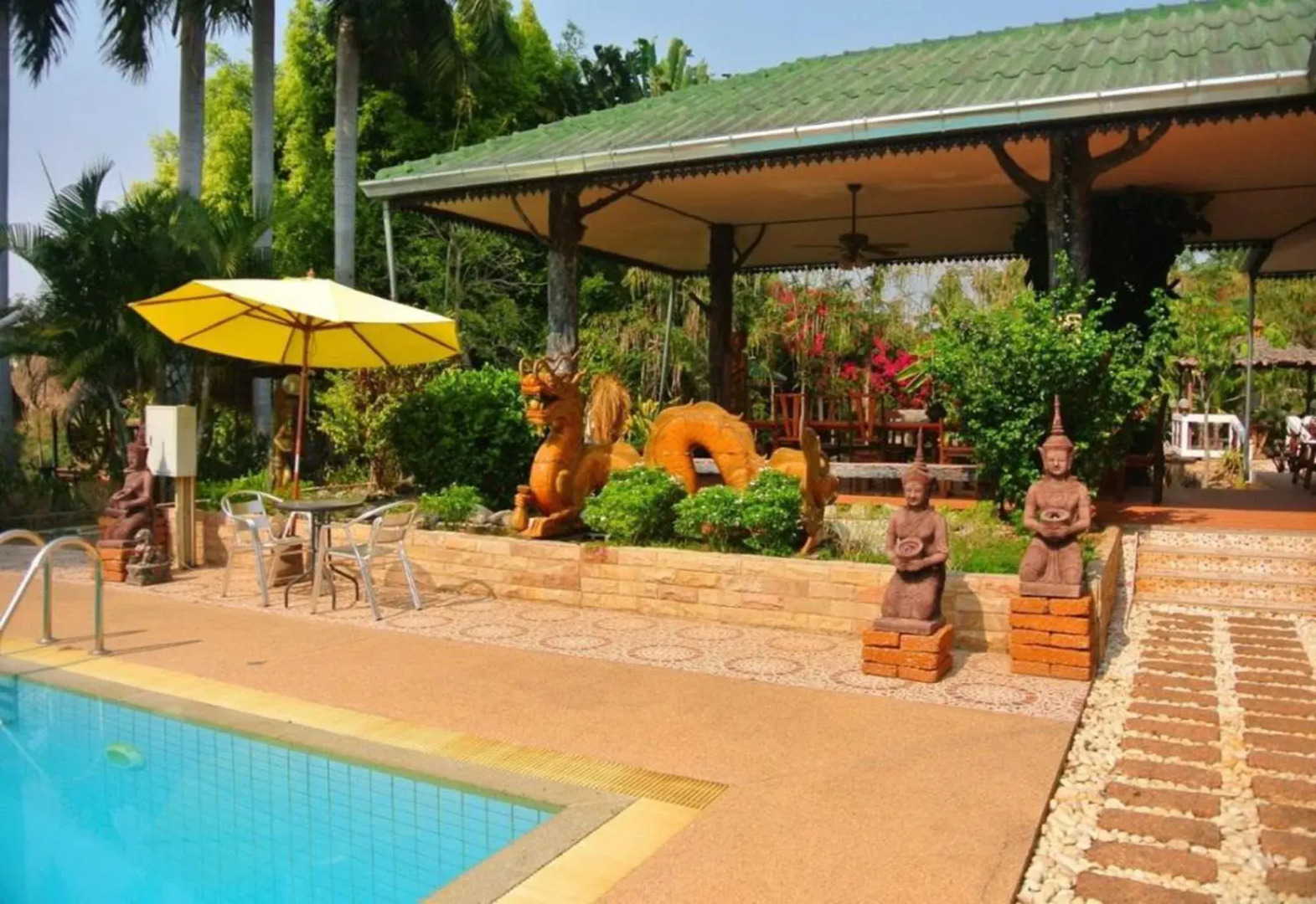 Himawari Restaurant & Cottage