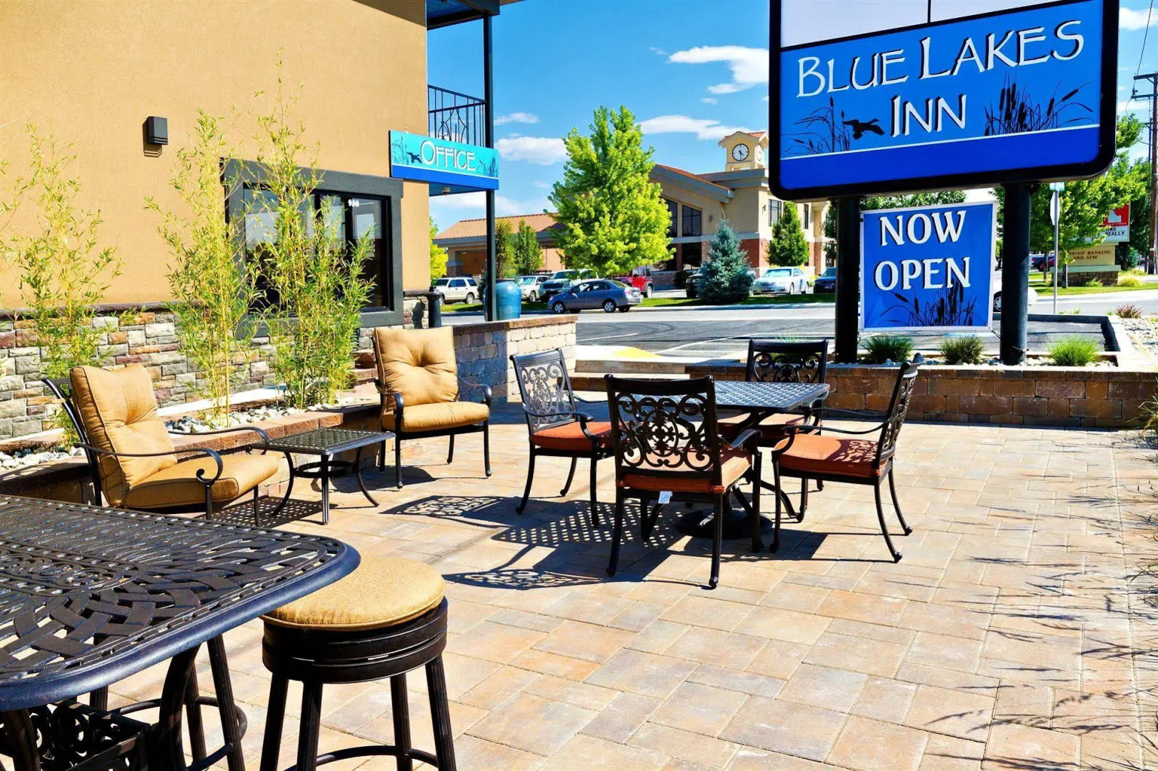 Blue Lakes Inn & Extended Stay