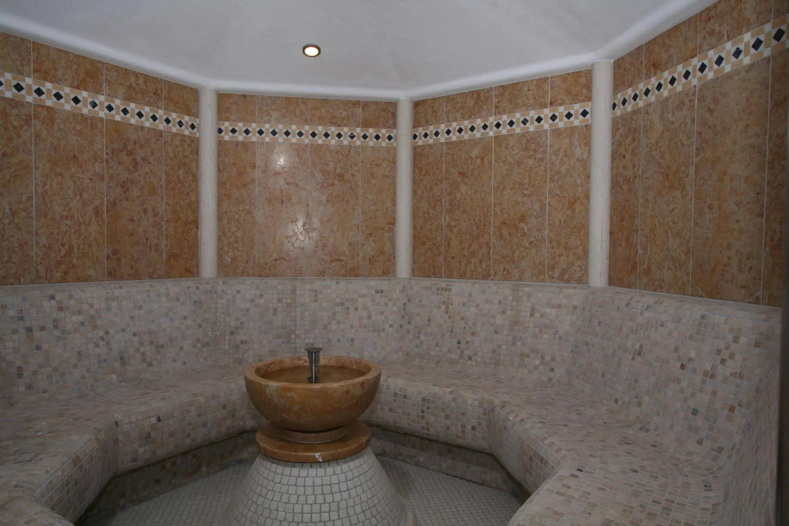 Paradise Hotel & Wellness