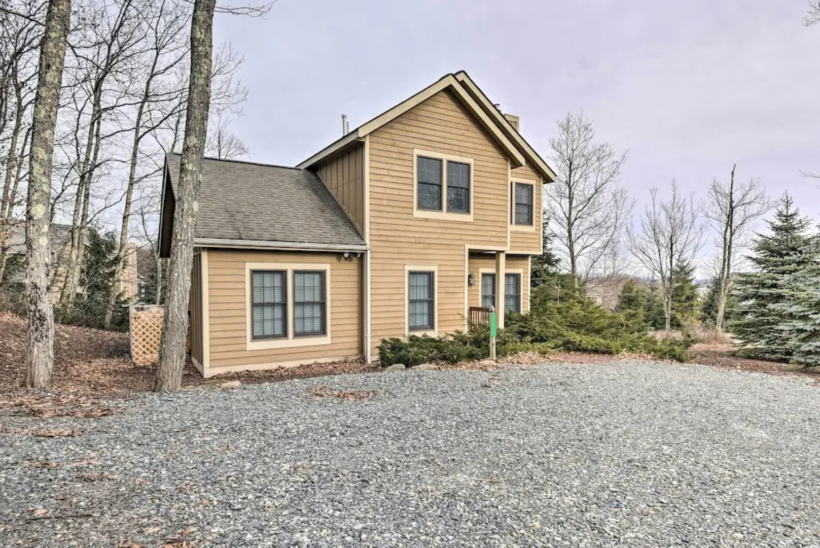 Tannersville Cozy Home w/ Deck, 1 Mi to Camelback!