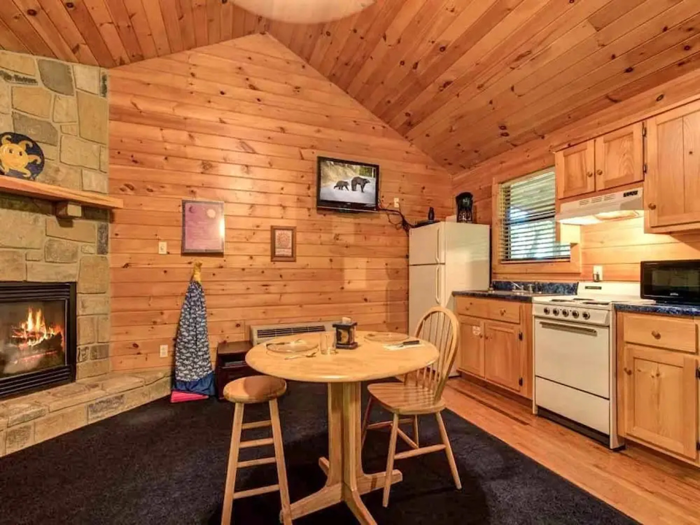 Star Struck 1 Bedroom Home with Hot Tub