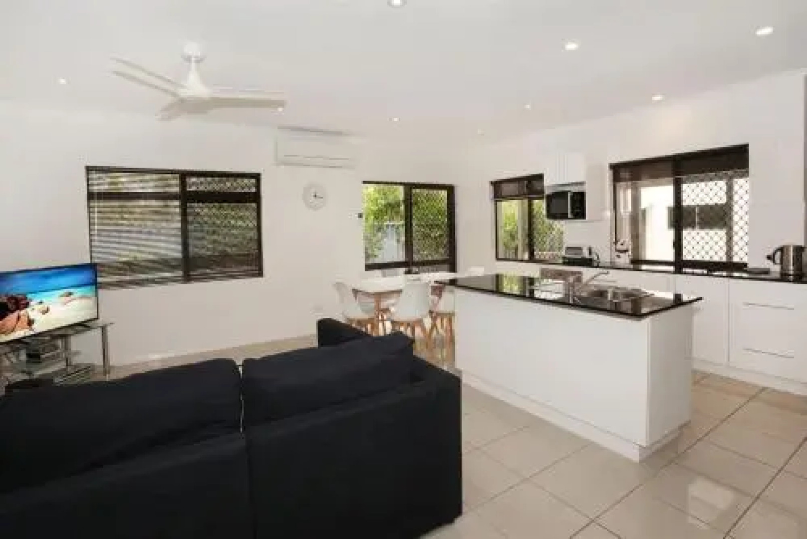 6 Petrie Ave, Marcoola, Pet Friendly, Linen supplied