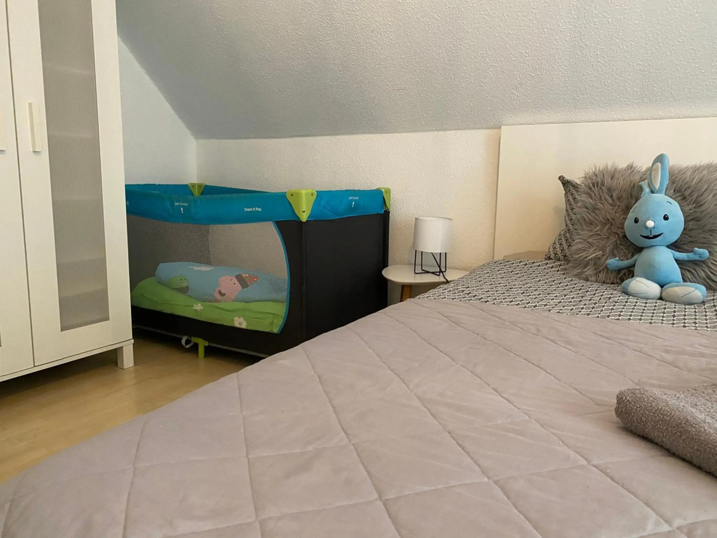 Pool & Lake Holiday Home