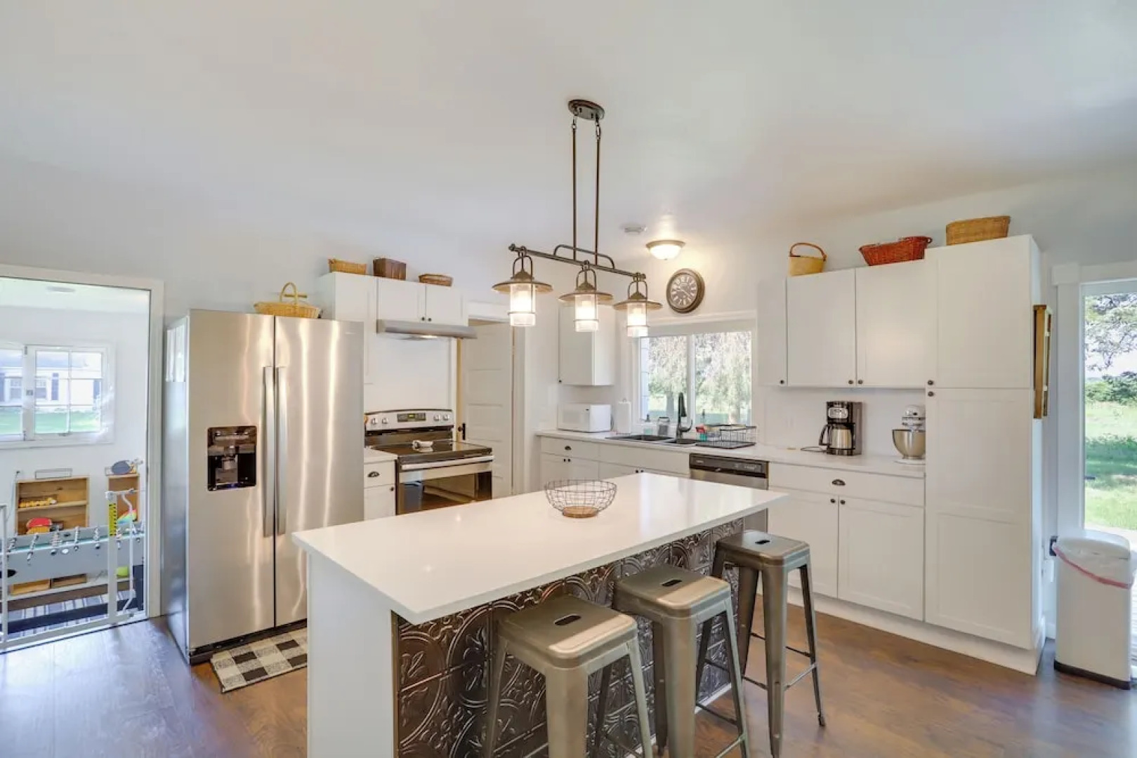 South Haven Farmhouse w/ Fire Pit, 4 Mi to Beach!