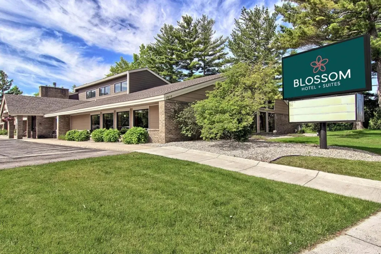 Blossom Hotel & Suites Traverse City