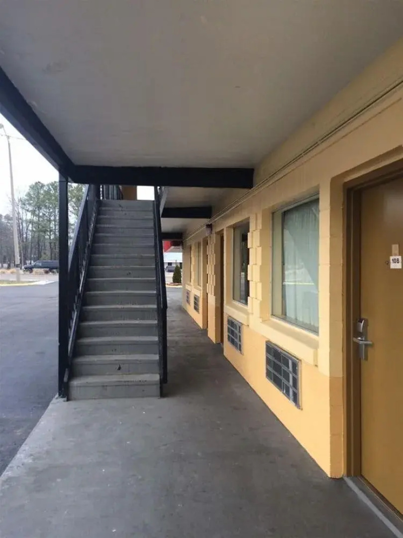 Econo Lodge Near Chippenham Hospital