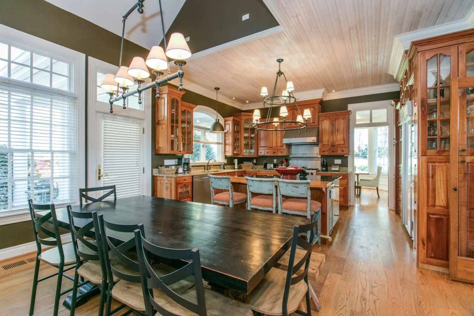 Hart House- A Luxurious Asheville Vacation Country ! 6 Bedroom Home