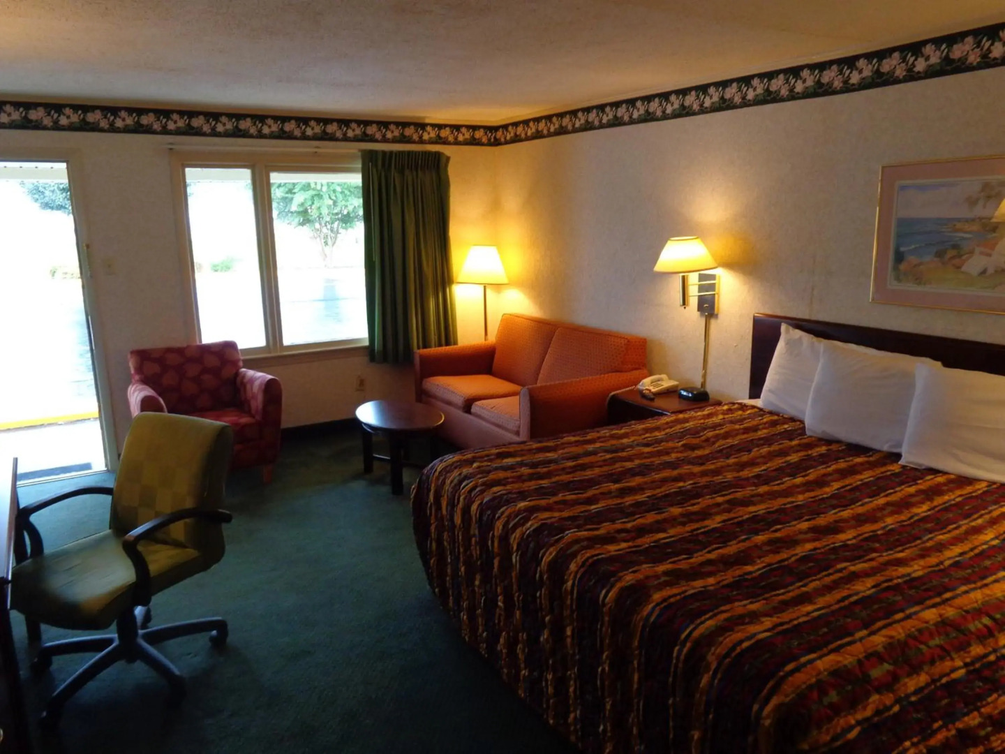 Travelodge by Wyndham Ridgeway Martinsville Area