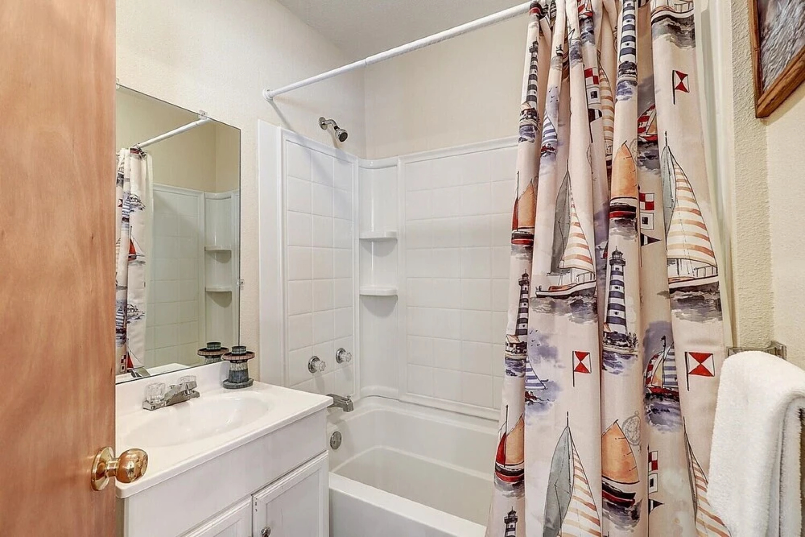 Seashell Memories 2 Bedroom Home by RedAwning
